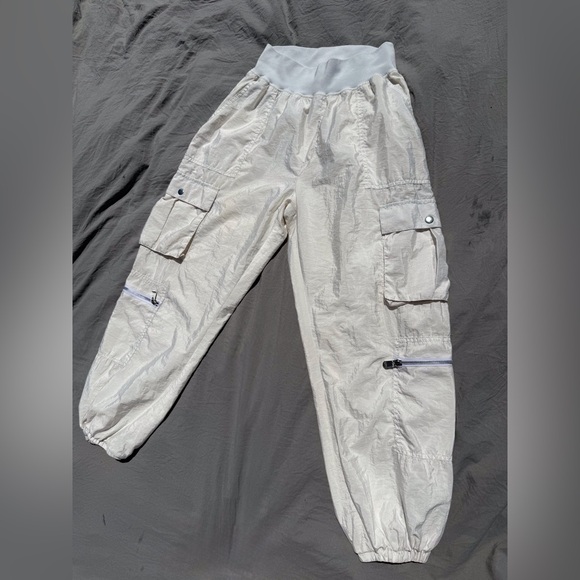 CINQ A SEPT Genevieve Satin Cargo Jogger Pants - Picture 4 of 15